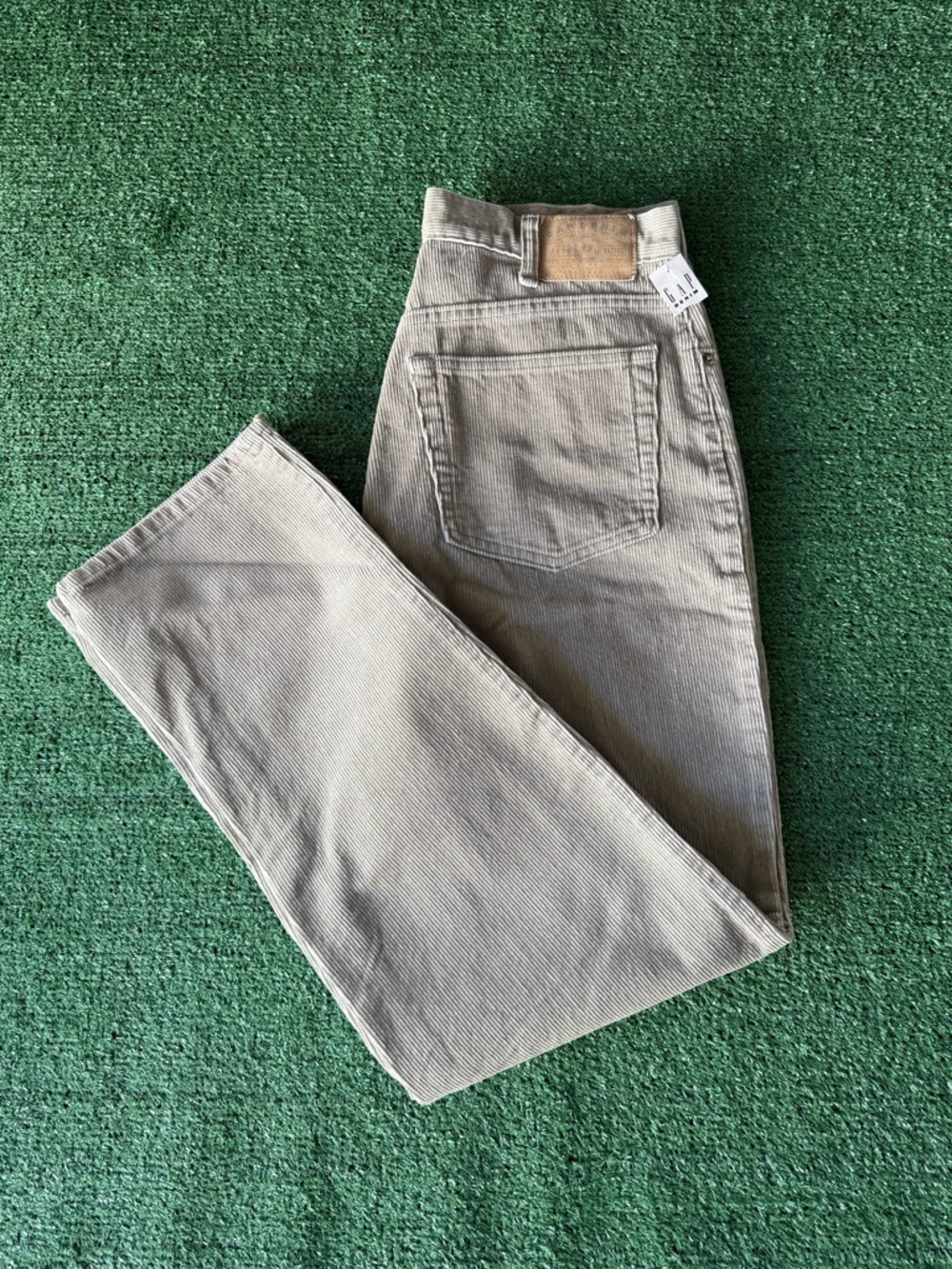 Vintage Gap Corduroy loose fit pants. Light tan color